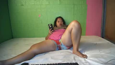 Snapshot of naughtyvina4u chatting on January 2025 01:05:02 AM VI NA online show from January 2025 01:05:02 AM