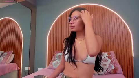 Snapshot of nayecloud chatting on November 2025 04:33:02 AM Naye online show from November 2025 04:33:02 AM