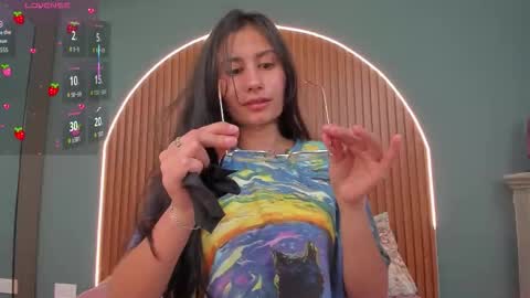 Snapshot of nayecloud chatting on December 2025 03:34:01 AM Naye online show from December 2025 03:34:01 AM