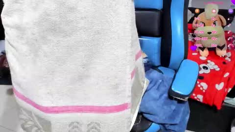 Geek Nicole    im Neeko UwU online show from November 2025 03:55:01 PM