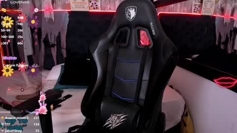 Snapshot of nekomisaki chatting on December 2024 02:38:01 PM Miah online show from December 2024 02:38:01 PM