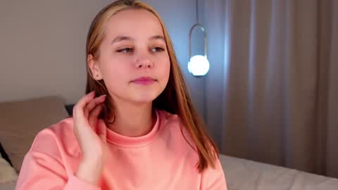 Snapshot of neldaaskins chatting on December 2024 01:39:01 AM Lana online show from December 2024 01:39:01 AM