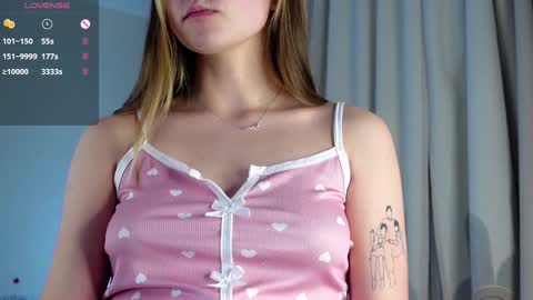 Snapshot of neldaaskins chatting on January 2025 01:03:01 AM Lana online show from January 2025 01:03:01 AM