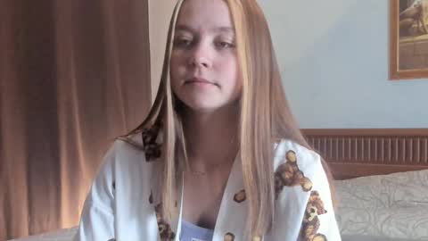 Snapshot of neldaaskins chatting on February 2025 01:04:02 AM Lana online show from February 2025 01:04:02 AM