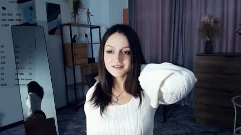 Vicky and Beatrice online show from October 2025 08:14:02 AM