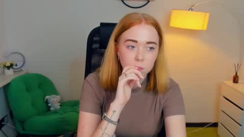 Nelli online show from November 2025 09:14:01 PM