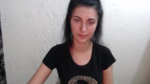 Nensy online show from December 2025 03:31:01 PM