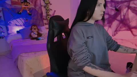 neo_sarah online show from October 2025 12:08:02 AM