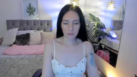 Sarah  online show from November 2025 03:12:01 AM