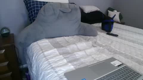 Snapshot of newtothis7756 chatting on September 2025 01:18:02 AM newtothis7756 online show from September 2025 01:18:02 AM