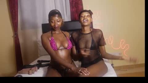 kikiNiaAria online show from November 2025 02:43:02 AM