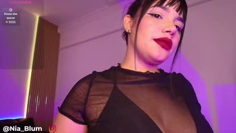 Snapshot of nia_blum chatting on December 2025 03:35:02 AM Nia Blum online show from December 2025 03:35:02 AM