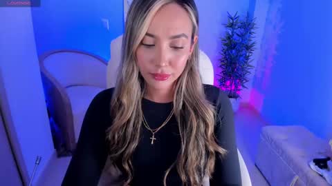 Nia  online show from October 2025 10:40:02 PM