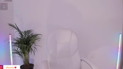 Nia online show from March 2025 12:55:01 PM