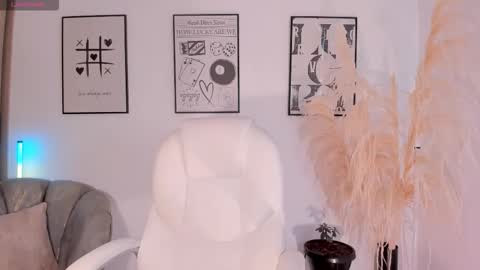 Nia online show from November 2025 12:48:02 PM