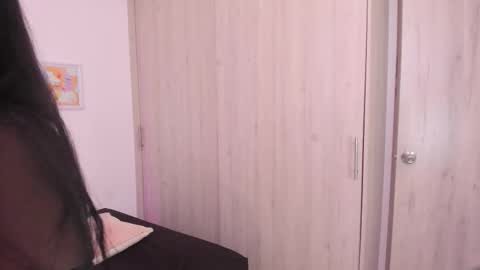  Nia  online show from January 2026 04:23:02 PM