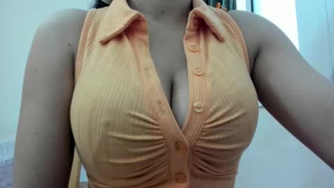 Snapshot of nicebrown chatting on November 2025 08:57:02 AM Sfora online show from November 2025 08:57:02 AM