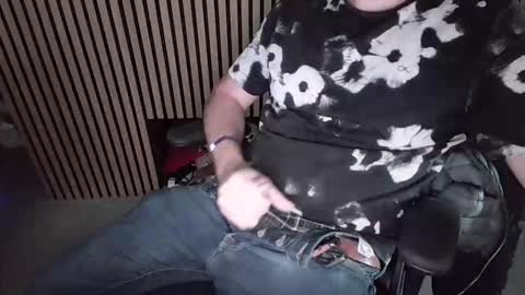 niceguy8854 online show from November 2025 10:37:02 AM