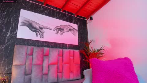 Nicolle  online show from February 2025 03:31:02 PM