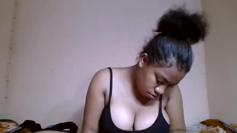 Snapshot of nicelly01 chatting on May 2026 06:13:02 PM nicelly01 online show from May 2026 06:13:02 PM
