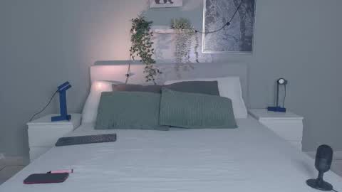 NICKI FOX  online show from November 2025 07:38:01 PM