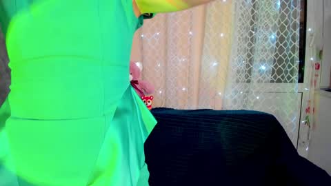 Snapshot of nicky_weekends chatting on December 2024 05:51:02 PM Nicky Weekends online show from December 2024 05:51:02 PM