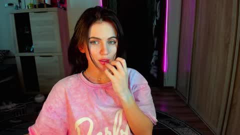 Snapshot of nicky_weekends chatting on January 2025 06:35:01 AM Nicky Weekends online show from January 2025 06:35:01 AM