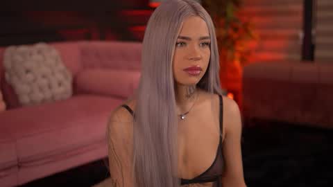 Nicky online show from November 2025 07:05:02 PM