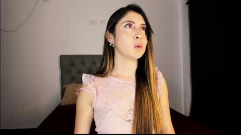 Snapshot of nicol_swift_ chatting on February 2025 03:10:02 AM Nicol online show from February 2025 03:10:02 AM