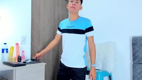 nicolastorres__ online show from November 2025 04:23:02 AM