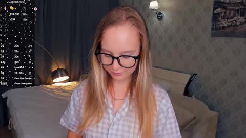 Nicoletta online show from October 2025 04:07:02 PM