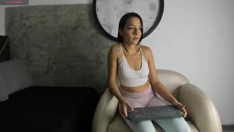 Nicole online show from November 2025 11:42:02 AM