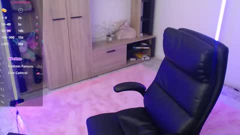 Nico online show from November 2025 08:47:01 PM