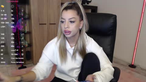 Nico online show from December 2025 07:20:01 PM