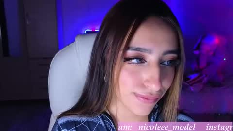 Nicole online show from November 2025 05:07:02 AM