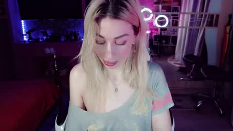 Nicole online show from December 2025 11:54:01 PM