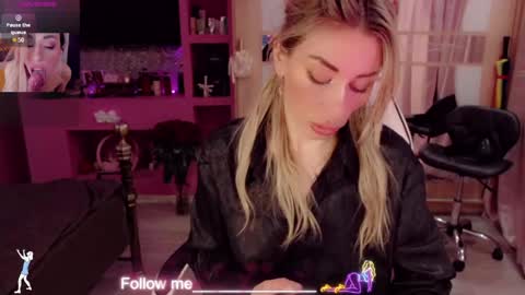 Snapshot of nicole_g0ld_ chatting on April 2026 11:29:01 PM Nicole online show from April 2026 11:29:01 PM