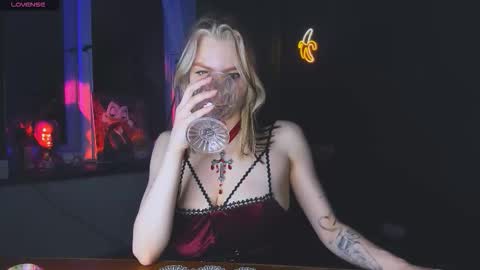 Nicole online show from November 2025 02:35:02 AM