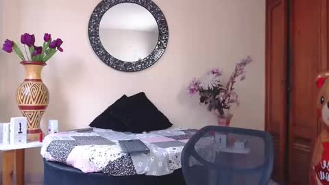 Nicole Santana online show from February 2026 08:18:02 PM