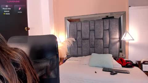 N A T A L I A online show from September 2025 07:37:01 PM