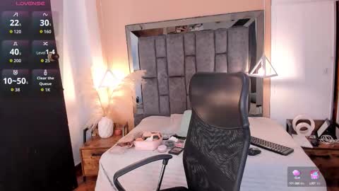 N A T A L I A online show from September 2025 07:29:01 PM