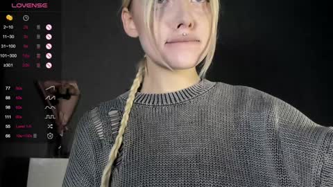 Snapshot of nicole_yo chatting on December 2024 09:57:01 PM Mary online show from December 2024 09:57:01 PM