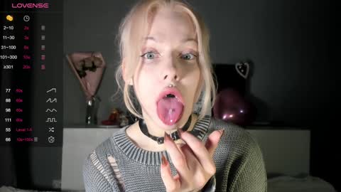 Snapshot of nicole_yo chatting on December 2024 06:25:02 AM Mary online show from December 2024 06:25:02 AM