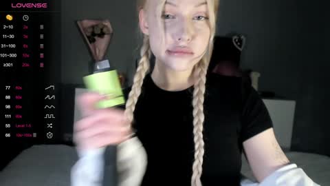 Snapshot of nicole_yo chatting on December 2024 02:52:01 AM Mary online show from December 2024 02:52:01 AM