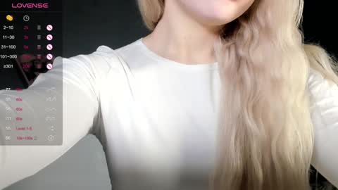 Snapshot of nicole_yo chatting on December 2024 10:43:02 PM Mary online show from December 2024 10:43:02 PM