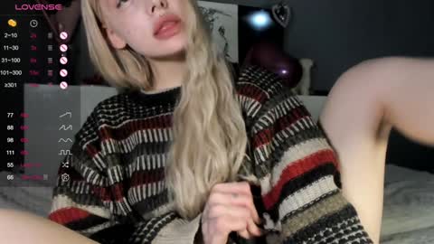 Snapshot of nicole_yo chatting on December 2024 01:48:02 AM Mary online show from December 2024 01:48:02 AM