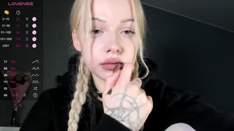 Snapshot of nicole_yo chatting on December 2024 11:33:02 AM Mary online show from December 2024 11:33:02 AM