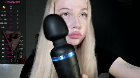 Snapshot of nicole_yo chatting on December 2024 09:06:02 AM Mary online show from December 2024 09:06:02 AM