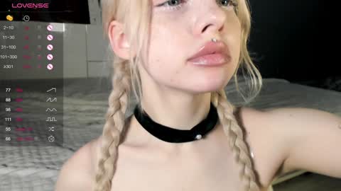 Snapshot of nicole_yo chatting on December 2024 06:35:02 AM Mary online show from December 2024 06:35:02 AM