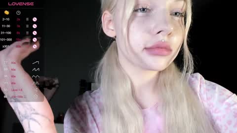 Snapshot of nicole_yo chatting on January 2025 12:13:01 AM Mary online show from January 2025 12:13:01 AM